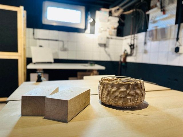 Holz und Korbwaren auf der Werkbank